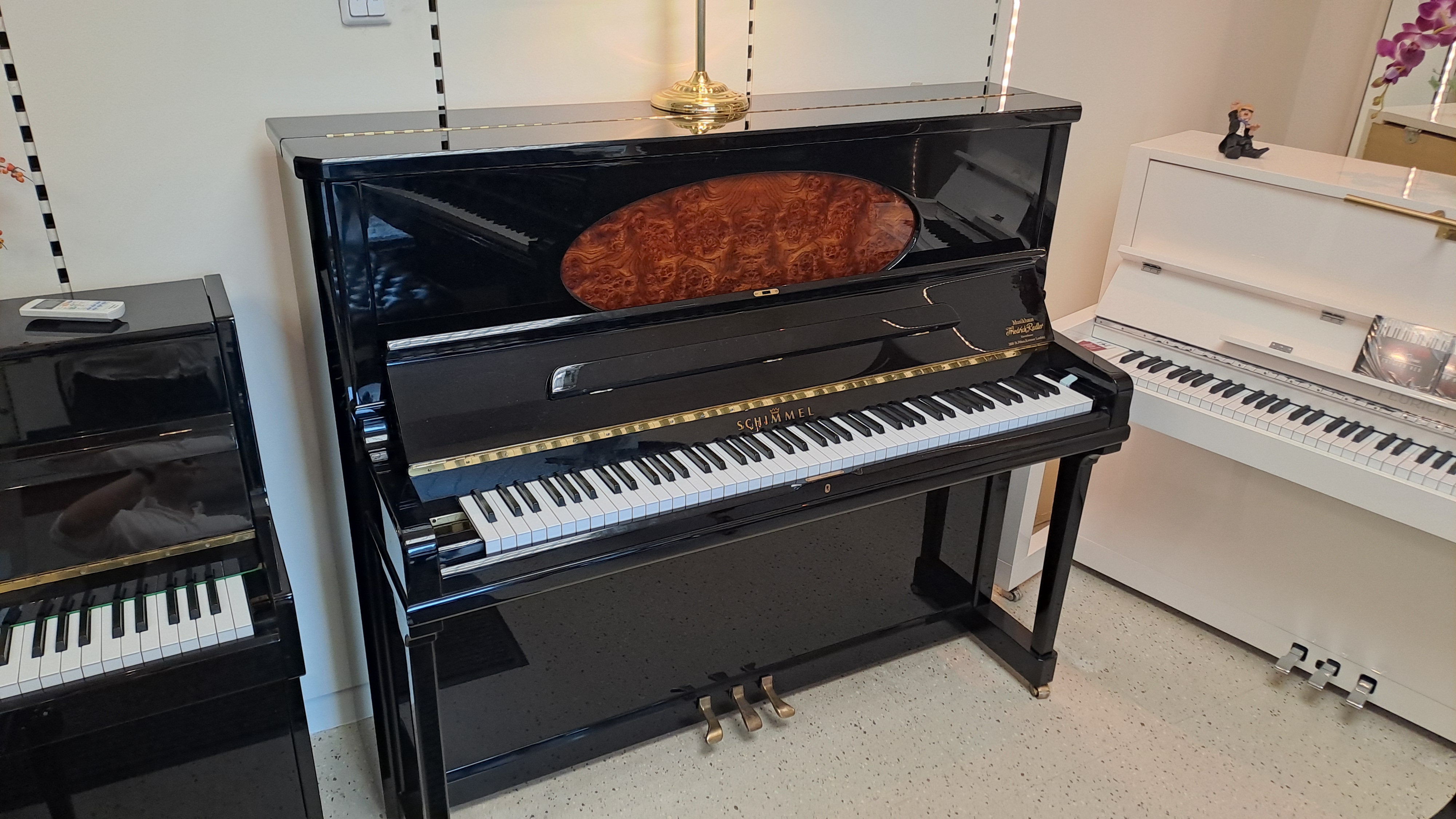 Pianino von Schimmel